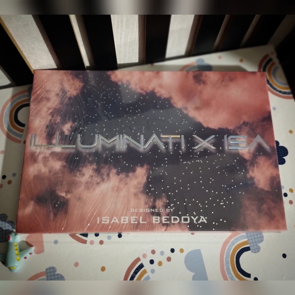 ILLUMINATI COSMETICSIlluminati X ISA Palette - Picture 5 of 9